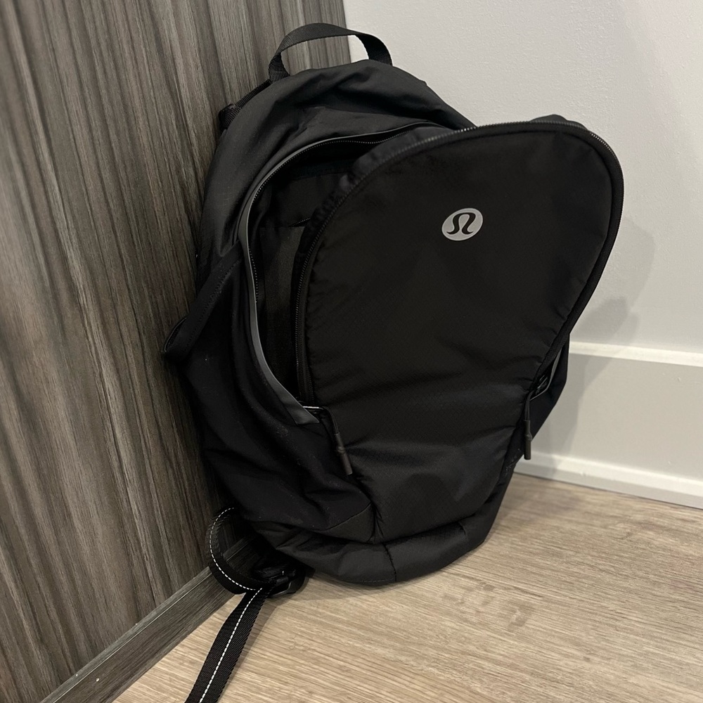 Lululemon fast and free running backpack 13L